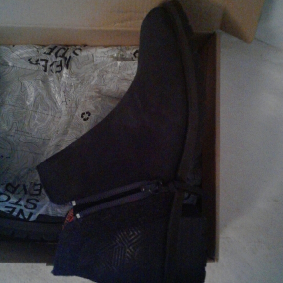 North Face booties - Picture 2 of 3